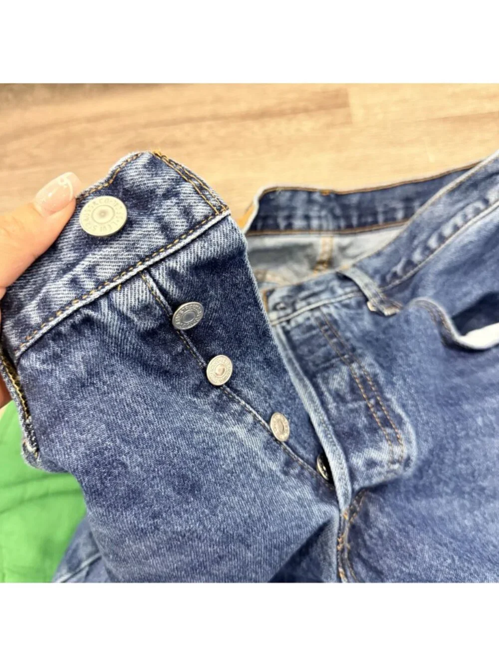 Levis 501 Original Fit Button-Fly Jeans Mens 30 x 28 Medium Wash Denim Retro